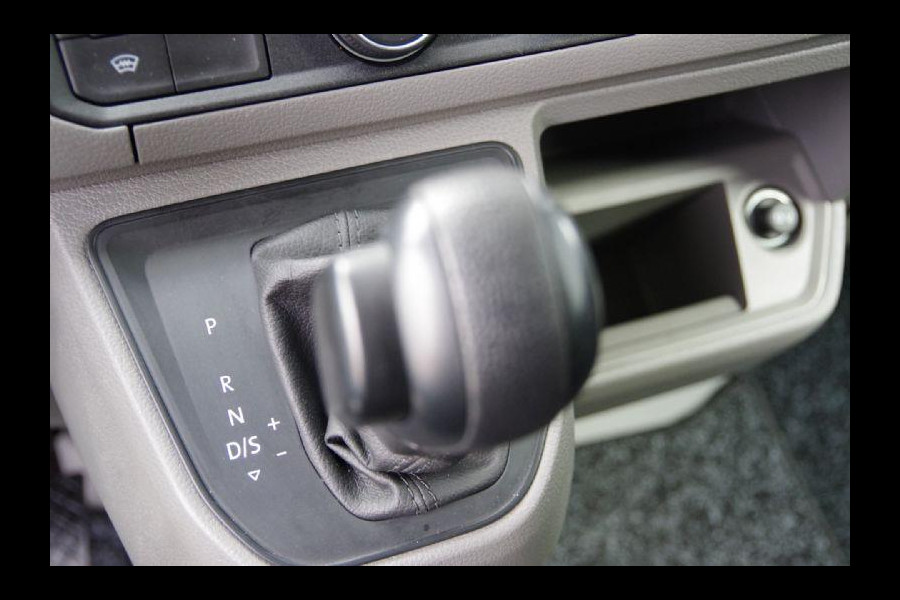 Volkswagen Crafter 35 2.0 TDI L3H2 (L2H1) 140PK AUT. CAMERA, NAVI, TREKHAAK, CRUISE, AIRCO, PARKEERSENSOREN, NL AUTO, NAP Volkswagen Crafter 35 2.0 TDI L3H2 (L2H1) 140PK AUT. CAMERA, NAVI, TREKHAAK, CRUISE, AIRCO, PARKEERSENSOREN, NL AUTO, NAP