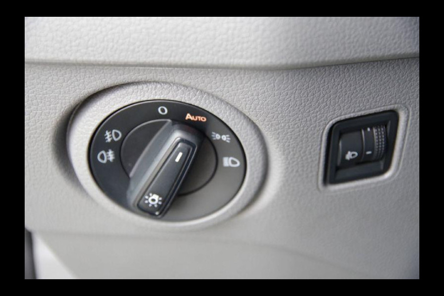 Volkswagen Crafter 35 2.0 TDI L3H2 (L2H1) 140PK AUT. CAMERA, NAVI, TREKHAAK, CRUISE, AIRCO, PARKEERSENSOREN, NL AUTO, NAP Volkswagen Crafter 35 2.0 TDI L3H2 (L2H1) 140PK AUT. CAMERA, NAVI, TREKHAAK, CRUISE, AIRCO, PARKEERSENSOREN, NL AUTO, NAP
