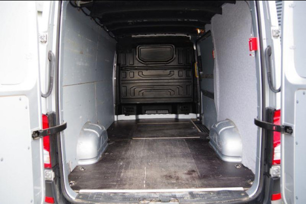Volkswagen Crafter 35 2.0 TDI L3H2 (L2H1) 140PK AUT. CAMERA, NAVI, TREKHAAK, CRUISE, AIRCO, PARKEERSENSOREN, NL AUTO, NAP Volkswagen Crafter 35 2.0 TDI L3H2 (L2H1) 140PK AUT. CAMERA, NAVI, TREKHAAK, CRUISE, AIRCO, PARKEERSENSOREN, NL AUTO, NAP
