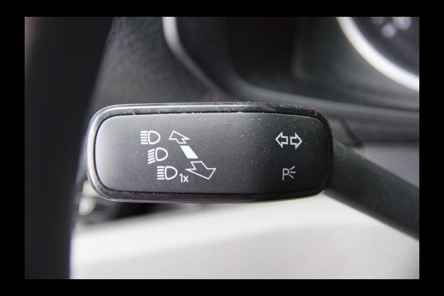 Volkswagen Crafter 35 2.0 TDI L3H2 (L2H1) 140PK AUT. CAMERA, NAVI, TREKHAAK, CRUISE, AIRCO, PARKEERSENSOREN, NL AUTO, NAP Volkswagen Crafter 35 2.0 TDI L3H2 (L2H1) 140PK AUT. CAMERA, NAVI, TREKHAAK, CRUISE, AIRCO, PARKEERSENSOREN, NL AUTO, NAP