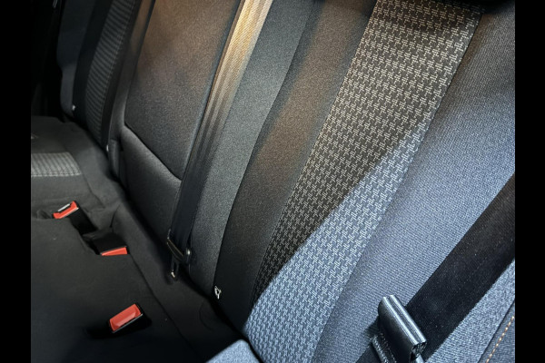 Peugeot 3008 1.2 PureTech Active Pack Garantie Afn. Trekhaak Cruise Clima Navi Led Lane PDC Rijklaar Peugeot 3008 1.2 PureTech Active Pack Garantie Afn. Trekhaak Cruise Clima Navi Led Lane PDC Rijklaar