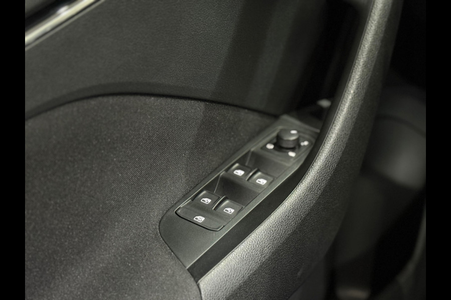 Škoda SCALA 1.0 TSI Style DSG | Sportstoelen | 18' inch | Crystal Lighting | Navigatie | Virtual Cockpit