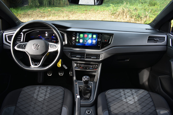 Volkswagen Taigo TSI 110PK R-LINE SPORT IQ-LIGHT/CARPLAY/PANORAMADAK Volkswagen Taigo TSI 110PK R-LINE SPORT IQ-LIGHT/CARPLAY/PANORAMADAK