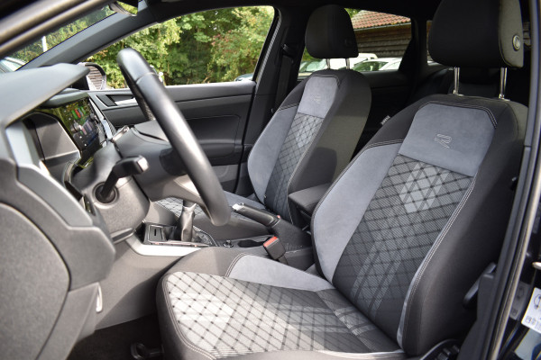 Volkswagen Taigo TSI 110PK R-LINE SPORT IQ-LIGHT/CARPLAY/PANORAMADAK Volkswagen Taigo TSI 110PK R-LINE SPORT IQ-LIGHT/CARPLAY/PANORAMADAK