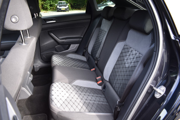 Volkswagen Taigo TSI 110PK R-LINE SPORT IQ-LIGHT/CARPLAY/PANORAMADAK Volkswagen Taigo TSI 110PK R-LINE SPORT IQ-LIGHT/CARPLAY/PANORAMADAK
