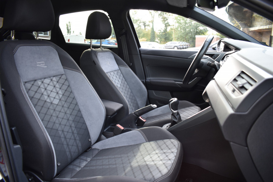 Volkswagen Taigo TSI 110PK R-LINE SPORT IQ-LIGHT/CARPLAY/PANORAMADAK Volkswagen Taigo TSI 110PK R-LINE SPORT IQ-LIGHT/CARPLAY/PANORAMADAK