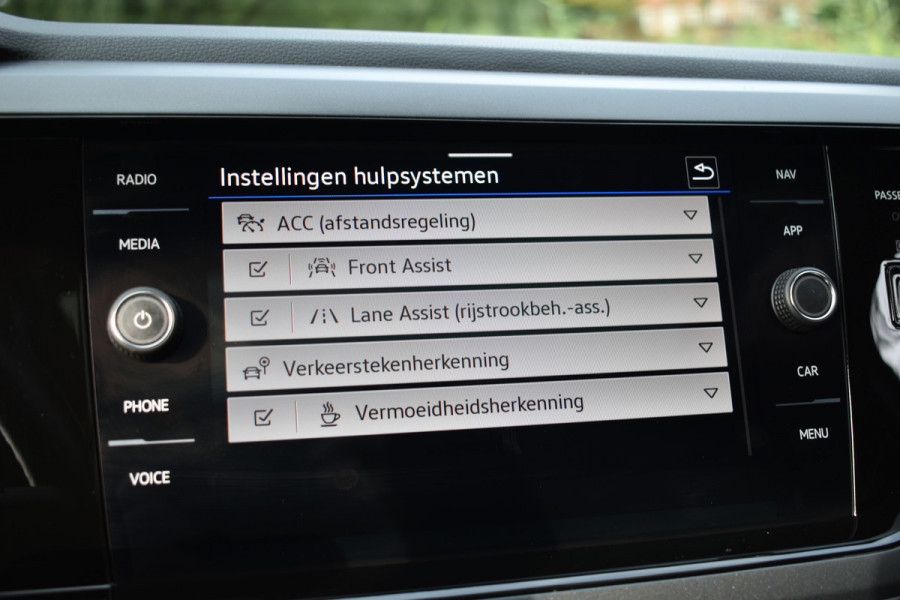 Volkswagen Taigo TSI 110PK R-LINE SPORT IQ-LIGHT/CARPLAY/PANORAMADAK Volkswagen Taigo TSI 110PK R-LINE SPORT IQ-LIGHT/CARPLAY/PANORAMADAK