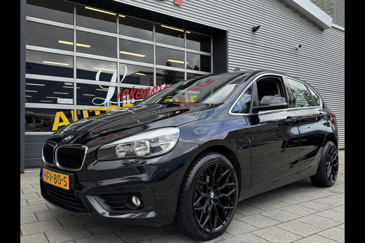 BMW 2 Serie Active Tourer 218i Advantage - Navigatie / Apple CarPlay I Airco I PDC I 19 inch Sport velgen I Dealer onderhouden BMW 2 Serie Active Tourer 218i Advantage - Navigatie / Apple CarPlay I Airco I PDC I 19 inch Sport velgen I Dealer onderhouden
