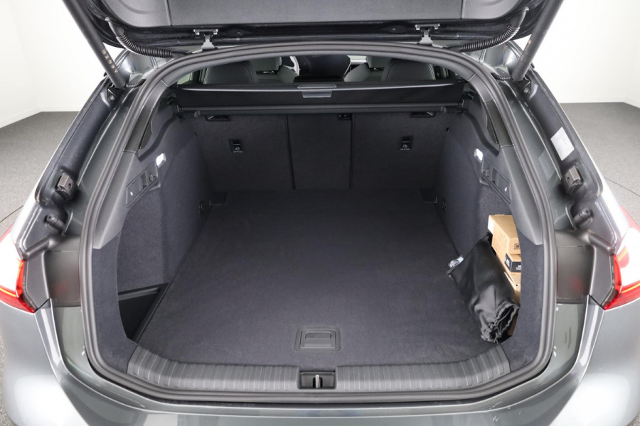 Audi A6 Avant e-tron S edition performance 100 kWh 367pk | Luchtvering | Rode Remzadels | Winterpakket | 21 inch lichtmetalen velgen Audi A6 Avant e-tron S edition performance 100 kWh 367pk | Luchtvering | Rode Remzadels | Winterpakket | 21 inch lichtmetalen velgen
