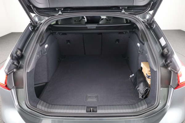 Audi A6 Avant e-tron S edition performance 100 kWh 367pk | Luchtvering | Rode Remzadels | Winterpakket | 21 inch lichtmetalen velgen Audi A6 Avant e-tron S edition performance 100 kWh 367pk | Luchtvering | Rode Remzadels | Winterpakket | 21 inch lichtmetalen velgen