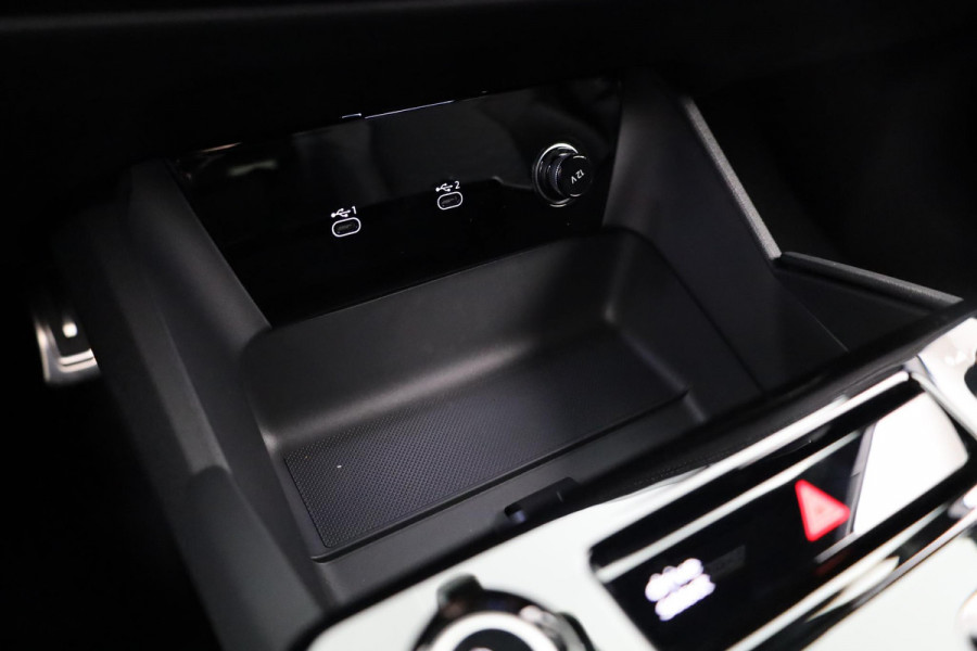 Audi A6 Avant e-tron S edition performance 100 kWh 367pk | Luchtvering | Rode Remzadels | Winterpakket | 21 inch lichtmetalen velgen Audi A6 Avant e-tron S edition performance 100 kWh 367pk | Luchtvering | Rode Remzadels | Winterpakket | 21 inch lichtmetalen velgen