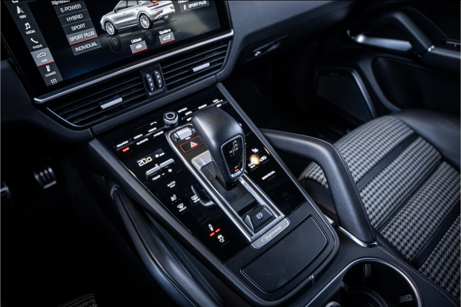 Porsche Cayenne Coupé 4.0 Turbo S E-Hybrid GTS Pack! 810PK! - Sport Chrono | Keramisch | Vierwielsturing | Luchtvering | Burmester | Elek. Trekhaak