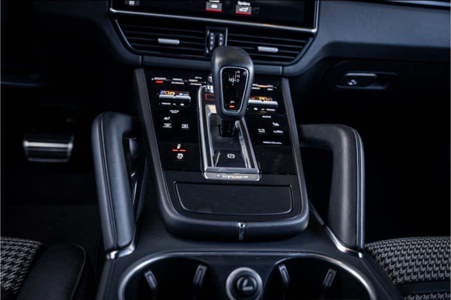 Porsche Cayenne Coupé 4.0 Turbo S E-Hybrid GTS Pack! 810PK! - Sport Chrono | Keramisch | Vierwielsturing | Luchtvering | Burmester | Elek. Trekhaak