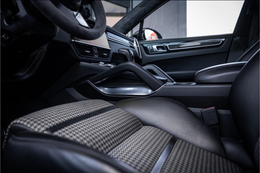 Porsche Cayenne Coupé 4.0 Turbo S E-Hybrid GTS Pack! 810PK! - Sport Chrono | Keramisch | Vierwielsturing | Luchtvering | Burmester | Elek. Trekhaak