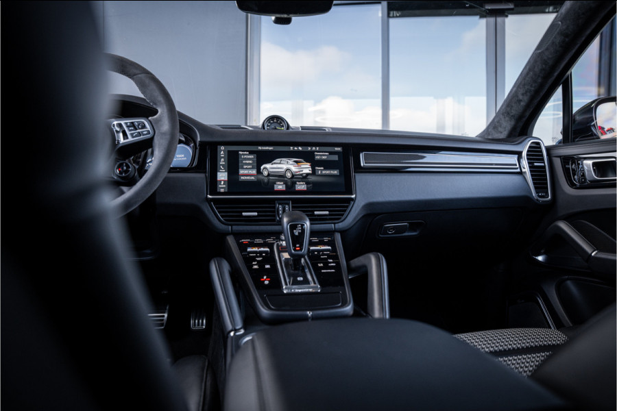 Porsche Cayenne Coupé 4.0 Turbo S E-Hybrid GTS Pack! 810PK! - Sport Chrono | Keramisch | Vierwielsturing | Luchtvering | Burmester | Elek. Trekhaak