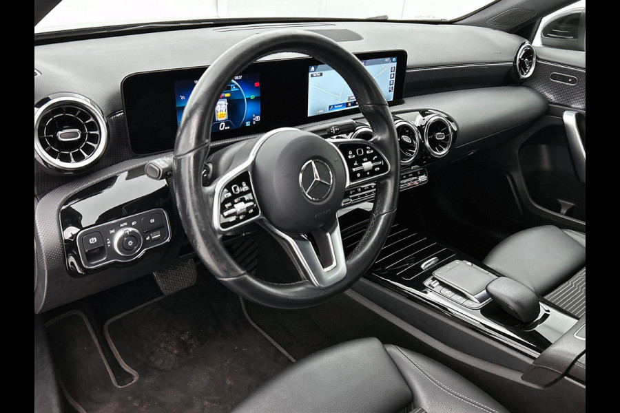 Mercedes-Benz A-Klasse 200 163pk Automaat Progressive | Navigatie | Cruise Control | Lane Assist | Stoelverwarming | Stoelverwarming | LED | Camera | Parkeer sensoren
