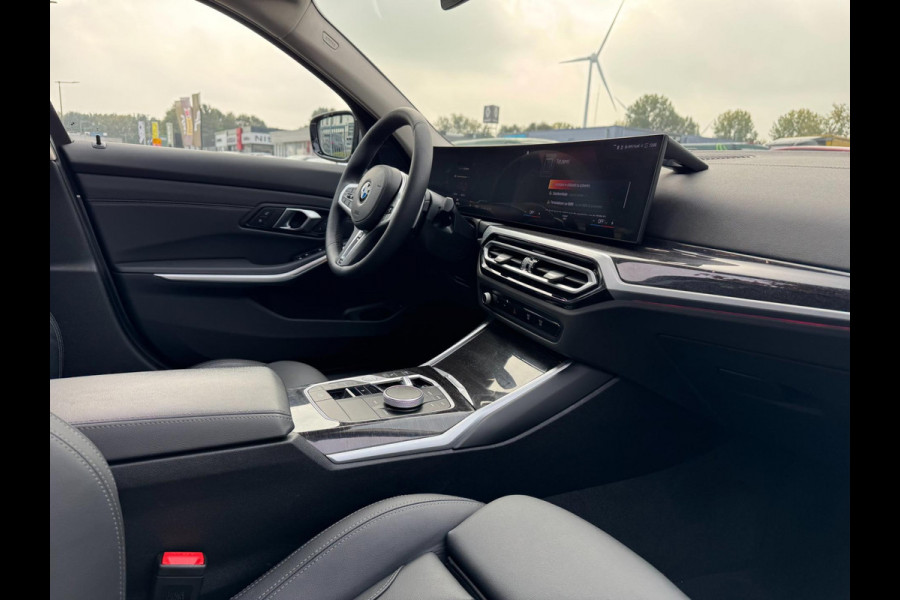 BMW 3 Serie Touring 330i xDrive Panorama Camera Facelift Led Leder