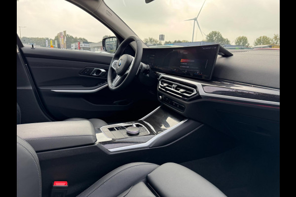 BMW 3 Serie Touring 330i xDrive Panorama Camera Facelift Led Leder