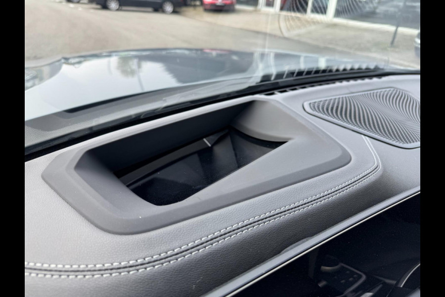 BMW 3 Serie Touring 330i xDrive Panorama Camera Facelift Led Leder
