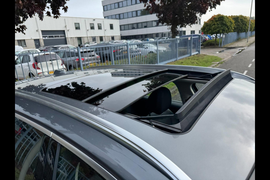 BMW 3 Serie Touring 330i xDrive Panorama Camera Facelift Led Leder