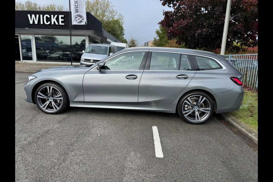 BMW 3 Serie Touring 330i xDrive Panorama Camera Facelift Led Leder