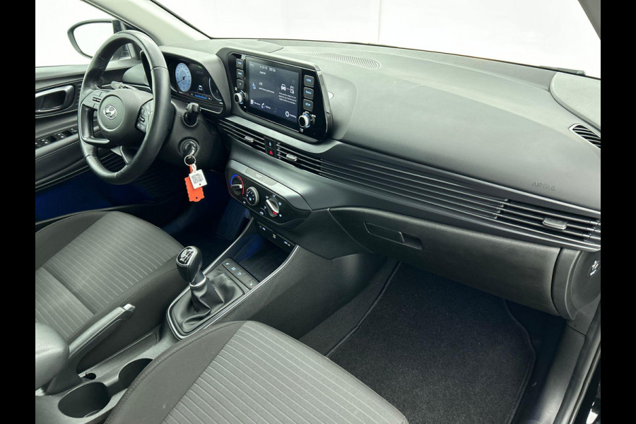 Hyundai i20 1.0 T-GDI Comfort | Navigatie | Apple Carplay/ Android Auto | Camera | Stoel/Stuurverwarming  | 16 Inch Lichtmetalen Velgen | Privacy Glass | Climate Control |