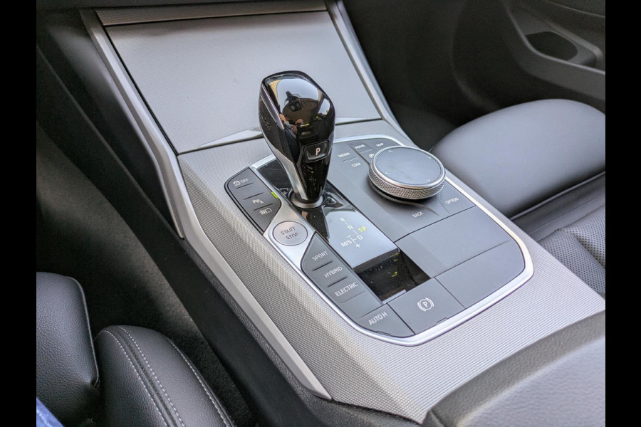 BMW 3-serie 330e High Executive|Sportstoelen|Camera|Live-Cockpit-Pro|Park-Assist|Active-Guard-Plus|HiFi-Audio