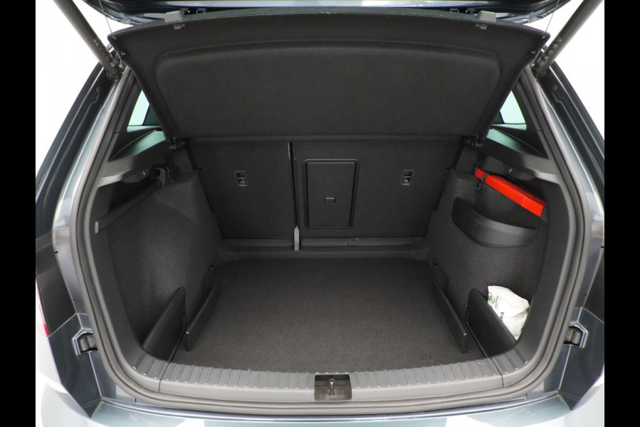 Škoda Karoq 1.5 TSI 150pk DSG Sportline Business Leer Panorama dak Trekhaak Canton 342 Škoda Karoq 1.5 TSI 150pk DSG Sportline Business Leer Panorama dak Trekhaak Canton 342