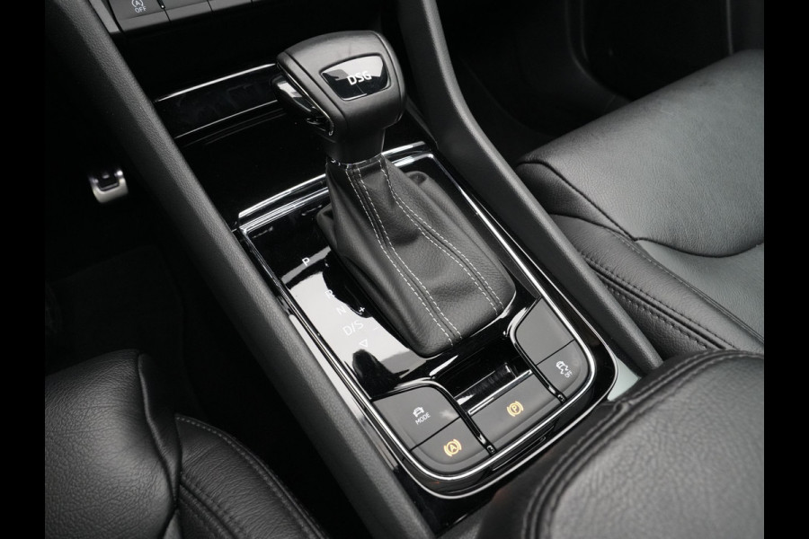 Škoda Karoq 1.5 TSI 150pk DSG Sportline Business Leer Panorama dak Trekhaak Canton 342 Škoda Karoq 1.5 TSI 150pk DSG Sportline Business Leer Panorama dak Trekhaak Canton 342