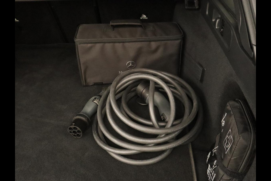 Mercedes-Benz C-Klasse 300e AMG Line | Panoramadak | Trekhaak | 360 Camera | Leder | Stoelverwarming | Adaptive cruise | Memory | Sfeerverlichting | PHEV | Plug In Mercedes-Benz C-Klasse 300e AMG Line | Panoramadak | Trekhaak | 360 Camera | Leder | Stoelverwarming | Adaptive cruise | Memory | Sfeerverlichting | PHEV | Plug In