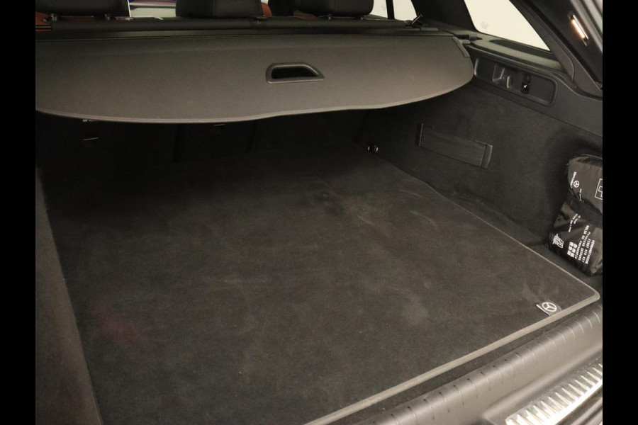 Mercedes-Benz C-Klasse 300e AMG Line | Panoramadak | Trekhaak | 360 Camera | Leder | Stoelverwarming | Adaptive cruise | Memory | Sfeerverlichting | PHEV | Plug In Mercedes-Benz C-Klasse 300e AMG Line | Panoramadak | Trekhaak | 360 Camera | Leder | Stoelverwarming | Adaptive cruise | Memory | Sfeerverlichting | PHEV | Plug In