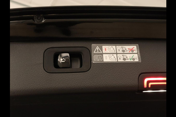 Mercedes-Benz C-Klasse 300e AMG Line | Panoramadak | Trekhaak | 360 Camera | Leder | Stoelverwarming | Adaptive cruise | Memory | Sfeerverlichting | PHEV | Plug In Mercedes-Benz C-Klasse 300e AMG Line | Panoramadak | Trekhaak | 360 Camera | Leder | Stoelverwarming | Adaptive cruise | Memory | Sfeerverlichting | PHEV | Plug In