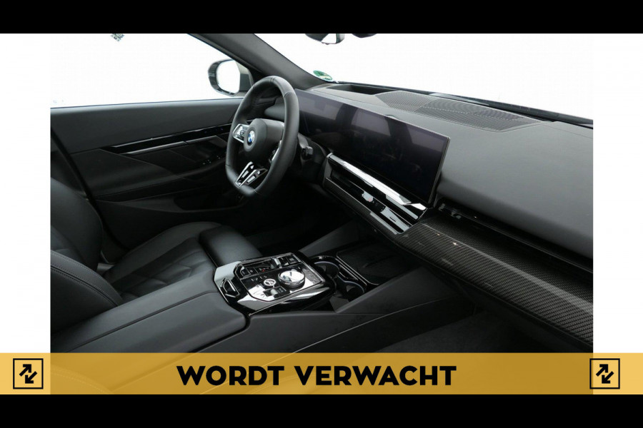 BMW 5 Serie Touring 520i|M-sport|E-trekhaak|HUD|H&K|Fabrieksgarantie