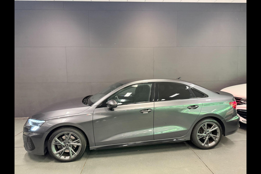 Audi A3 Limousine 35 TFSI 2X S-LINE BLACK-LINE V-COCKPIT/NAVI/DAB/CARPLAY/ECC/PDC/CRUISE/// Audi A3 Limousine 35 TFSI 2X S-LINE BLACK-LINE V-COCKPIT/NAVI/DAB/CARPLAY/ECC/PDC/CRUISE///