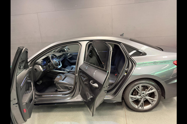 Audi A3 Limousine 35 TFSI 2X S-LINE BLACK-LINE V-COCKPIT/NAVI/DAB/CARPLAY/ECC/PDC/CRUISE/// Audi A3 Limousine 35 TFSI 2X S-LINE BLACK-LINE V-COCKPIT/NAVI/DAB/CARPLAY/ECC/PDC/CRUISE///