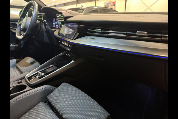 Audi A3 Limousine 35 TFSI 2X S-LINE BLACK-LINE V-COCKPIT/NAVI/DAB/CARPLAY/ECC/PDC/CRUISE/// Audi A3 Limousine 35 TFSI 2X S-LINE BLACK-LINE V-COCKPIT/NAVI/DAB/CARPLAY/ECC/PDC/CRUISE///