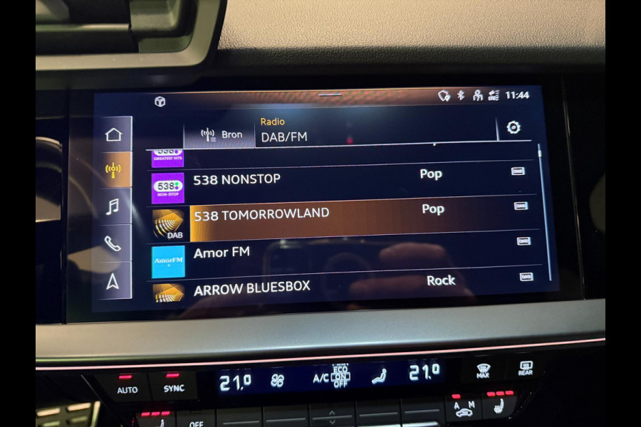 Audi A3 Limousine 35 TFSI 2X S-LINE BLACK-LINE V-COCKPIT/NAVI/DAB/CARPLAY/ECC/PDC/CRUISE/// Audi A3 Limousine 35 TFSI 2X S-LINE BLACK-LINE V-COCKPIT/NAVI/DAB/CARPLAY/ECC/PDC/CRUISE///