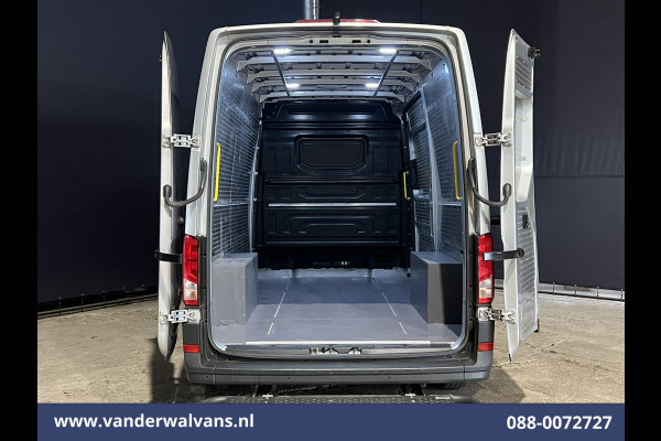 Volkswagen Crafter 2.0 TDI 140 pk L3H3 L2H2 Euro6 Airco | Camera | Cruisecontrol | Apple Carplay Android Auto, Chauffeursstoel, Parkeersensoren, Bijrijdersbank, 3000kg Trekvermogen, zilver