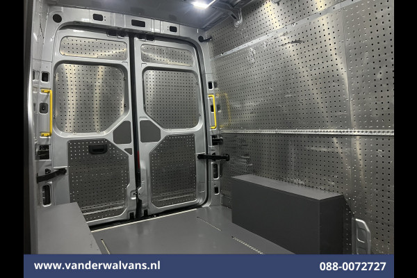 Volkswagen Crafter 2.0 TDI 140 pk L3H3 L2H2 Euro6 Airco | Camera | Cruisecontrol | Apple Carplay Android Auto, Chauffeursstoel, Parkeersensoren, Bijrijdersbank, 3000kg Trekvermogen, zilver