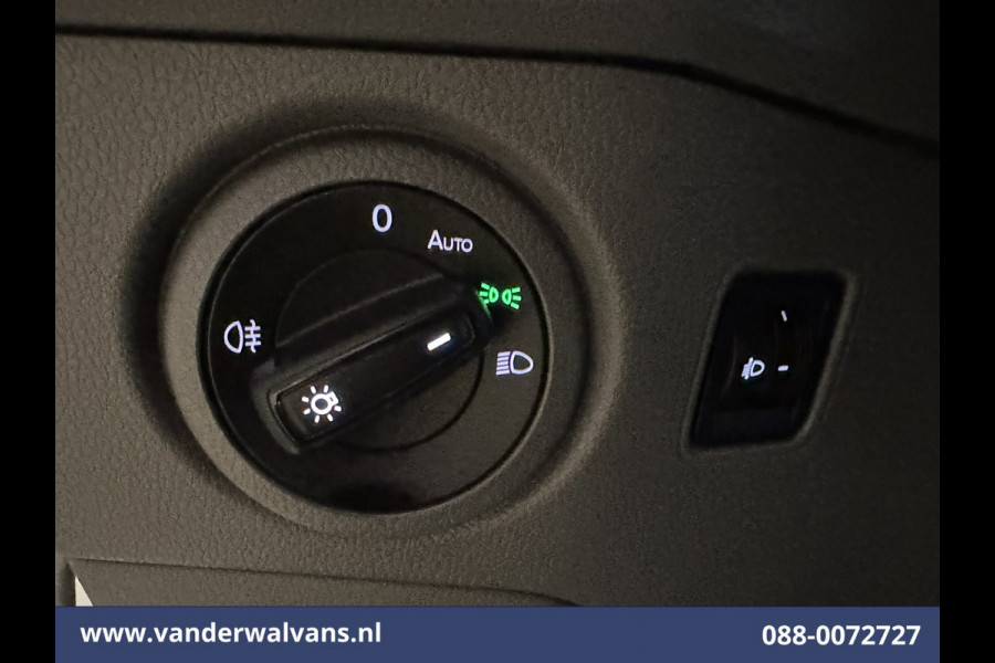 Volkswagen Crafter 2.0 TDI 140 pk L3H3 L2H2 Euro6 Airco | Camera | Cruisecontrol | Apple Carplay Android Auto, Chauffeursstoel, Parkeersensoren, Bijrijdersbank, 3000kg Trekvermogen, zilver