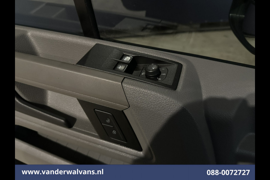 Volkswagen Crafter 2.0 TDI 140 pk L3H3 L2H2 Euro6 Airco | Camera | Cruisecontrol | Apple Carplay Android Auto, Chauffeursstoel, Parkeersensoren, Bijrijdersbank, 3000kg Trekvermogen, zilver
