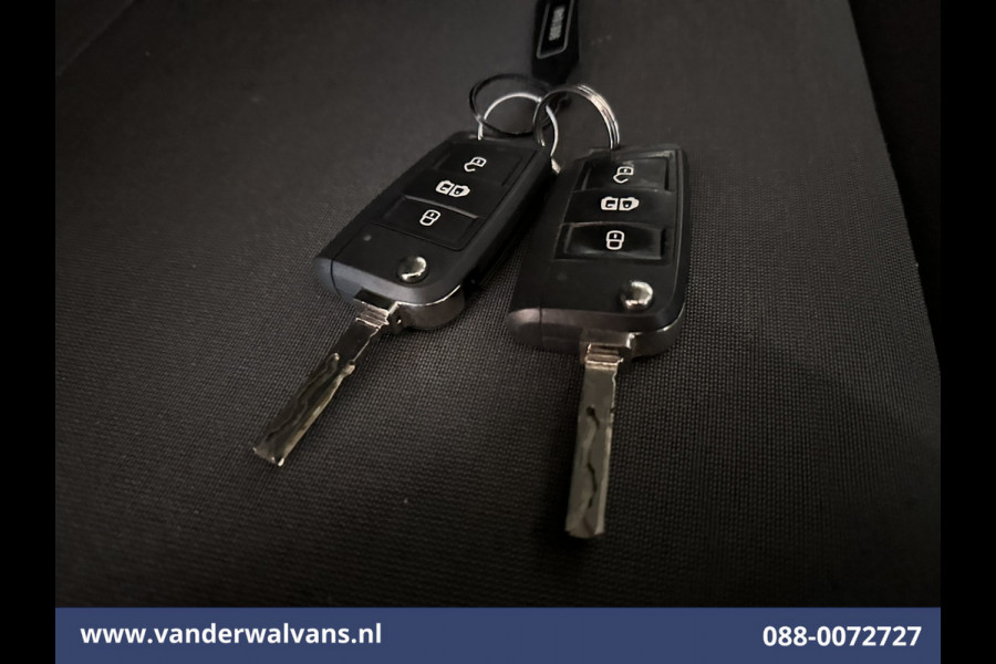 Volkswagen Crafter 2.0 TDI 140 pk L3H3 L2H2 Euro6 Airco | Camera | Cruisecontrol | Apple Carplay Android Auto, Chauffeursstoel, Parkeersensoren, Bijrijdersbank, 3000kg Trekvermogen, zilver