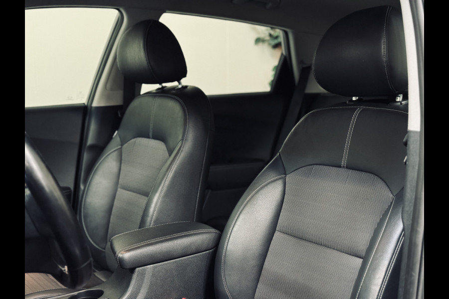 Kia Niro 1.6 GDi Hybrid DynamicLine | Trekhaak | Camera | Navi Kia Niro 1.6 GDi Hybrid DynamicLine | Trekhaak | Camera | Navi