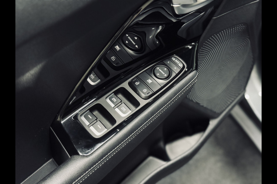Kia Niro 1.6 GDi Hybrid DynamicLine | Trekhaak | Camera | Navi Kia Niro 1.6 GDi Hybrid DynamicLine | Trekhaak | Camera | Navi