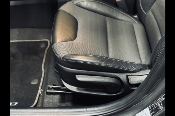 Kia Niro 1.6 GDi Hybrid DynamicLine | Trekhaak | Camera | Navi Kia Niro 1.6 GDi Hybrid DynamicLine | Trekhaak | Camera | Navi