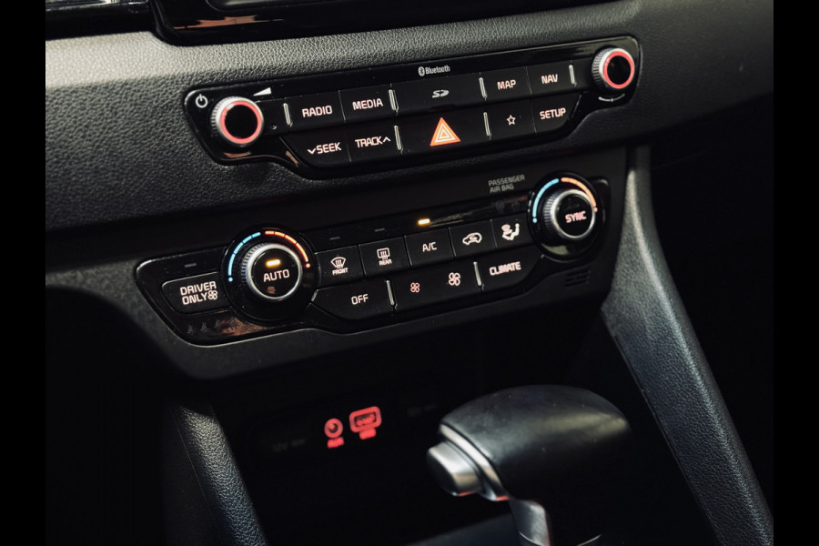 Kia Niro 1.6 GDi Hybrid DynamicLine | Trekhaak | Camera | Navi Kia Niro 1.6 GDi Hybrid DynamicLine | Trekhaak | Camera | Navi