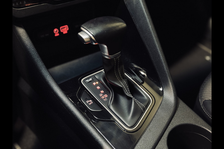 Kia Niro 1.6 GDi Hybrid DynamicLine | Trekhaak | Camera | Navi Kia Niro 1.6 GDi Hybrid DynamicLine | Trekhaak | Camera | Navi