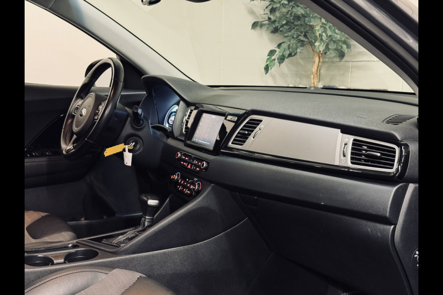 Kia Niro 1.6 GDi Hybrid DynamicLine | Trekhaak | Camera | Navi Kia Niro 1.6 GDi Hybrid DynamicLine | Trekhaak | Camera | Navi