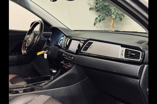 Kia Niro 1.6 GDi Hybrid DynamicLine | Trekhaak | Camera | Navi Kia Niro 1.6 GDi Hybrid DynamicLine | Trekhaak | Camera | Navi