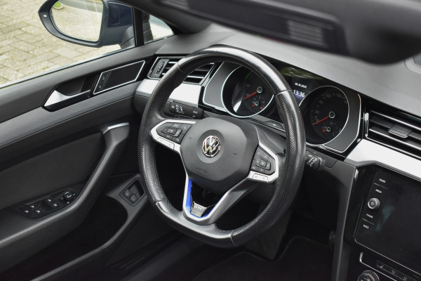 Volkswagen Passat Variant 1.4 TSI PHEV GTE Business Automaat / Pano schuifdak /  Trekhaak / Keyless / Navi / PDC + Camera